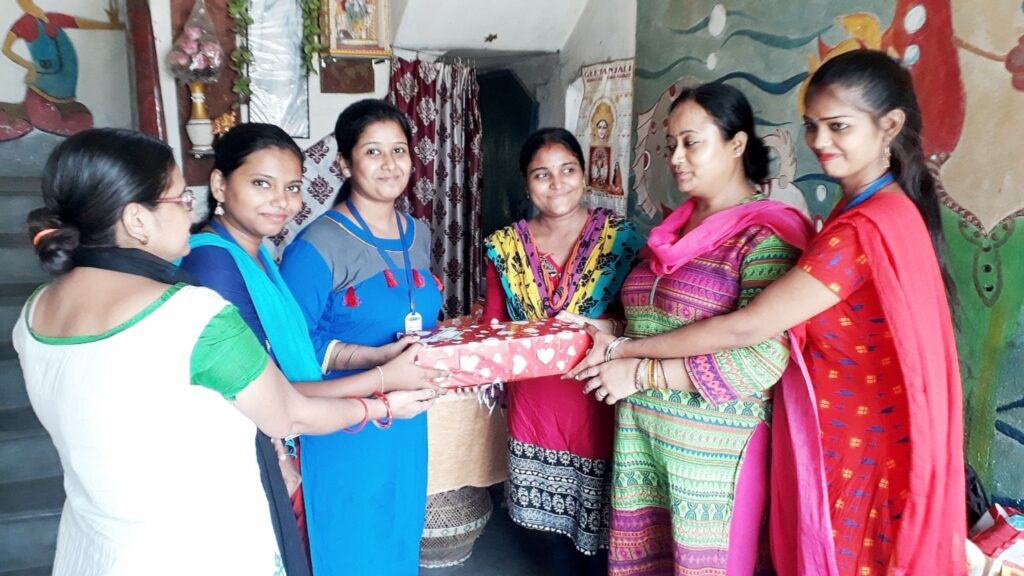 gift distribute
